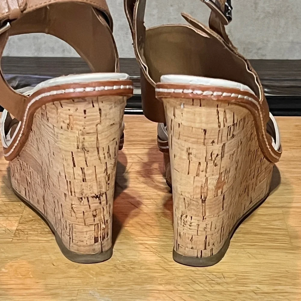 DOLCE VITA Cream Wedges